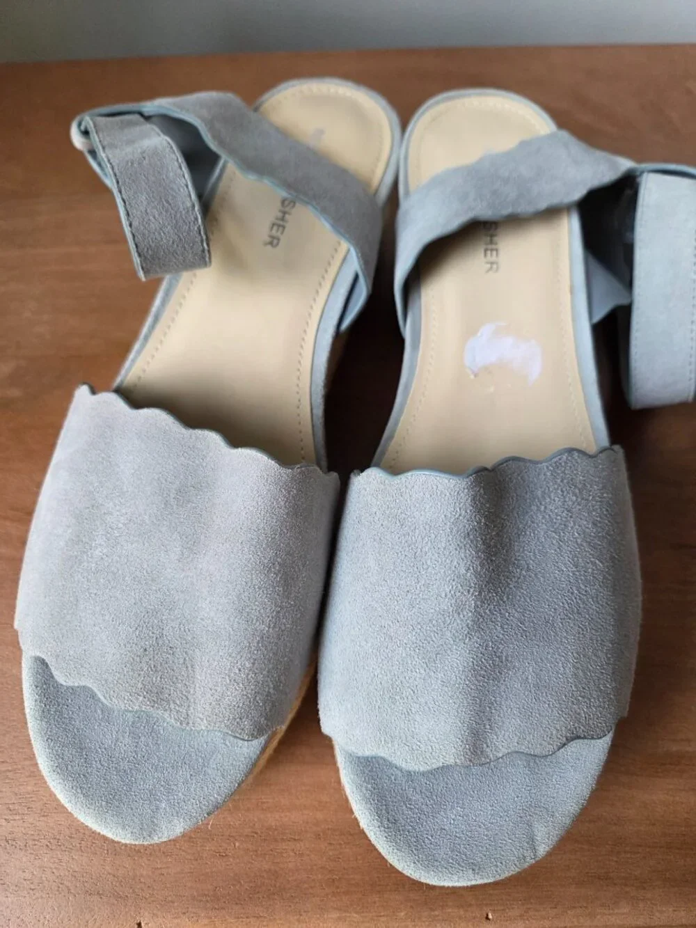 WORN ONCE MARC FISHER FAITFUL GENUINE LEATHER SCALLOPED PLATFORM SANDALS SIZE 9M